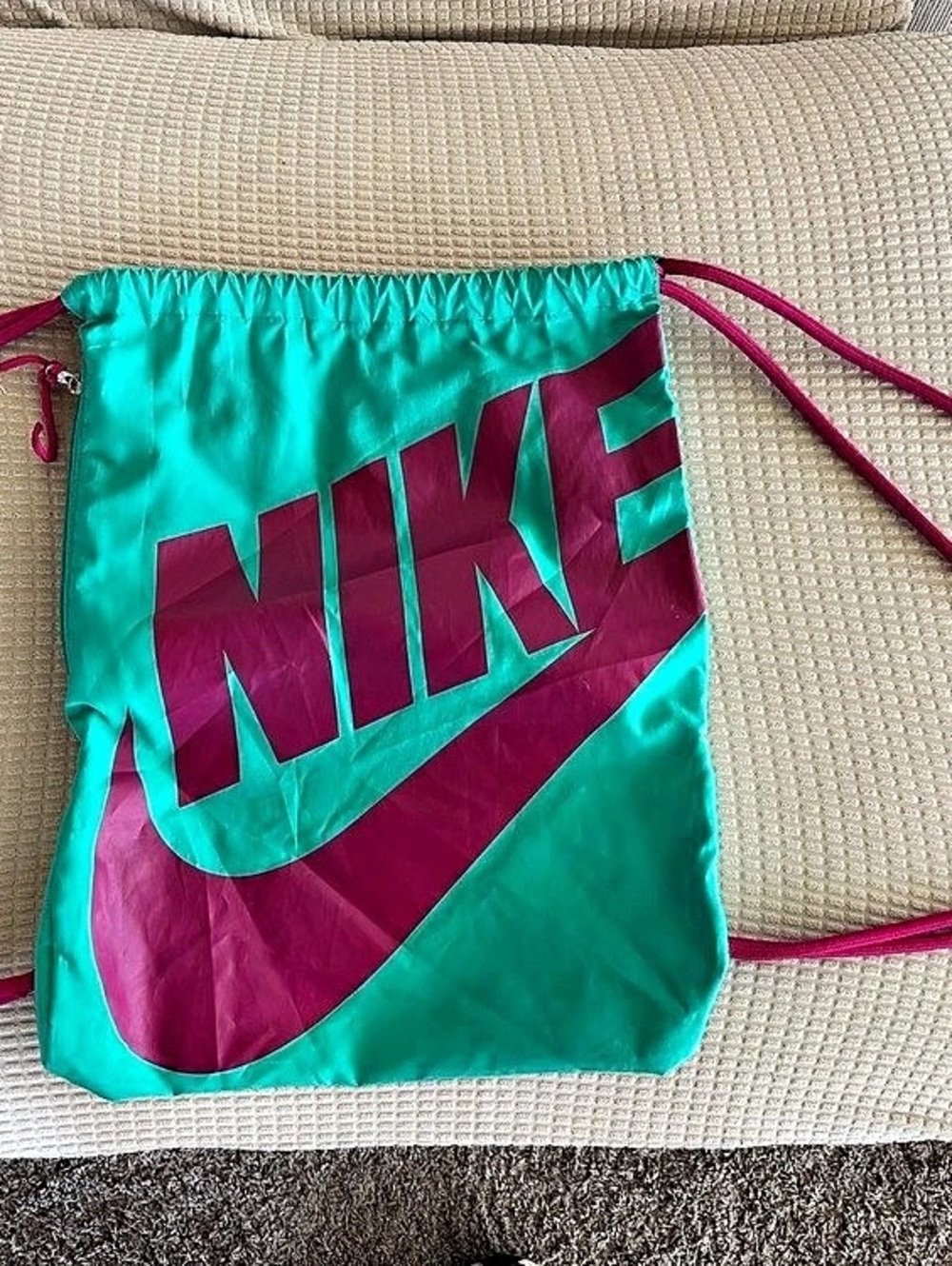 Nike Heritage Drawstring Bag Green & Pink Backpack